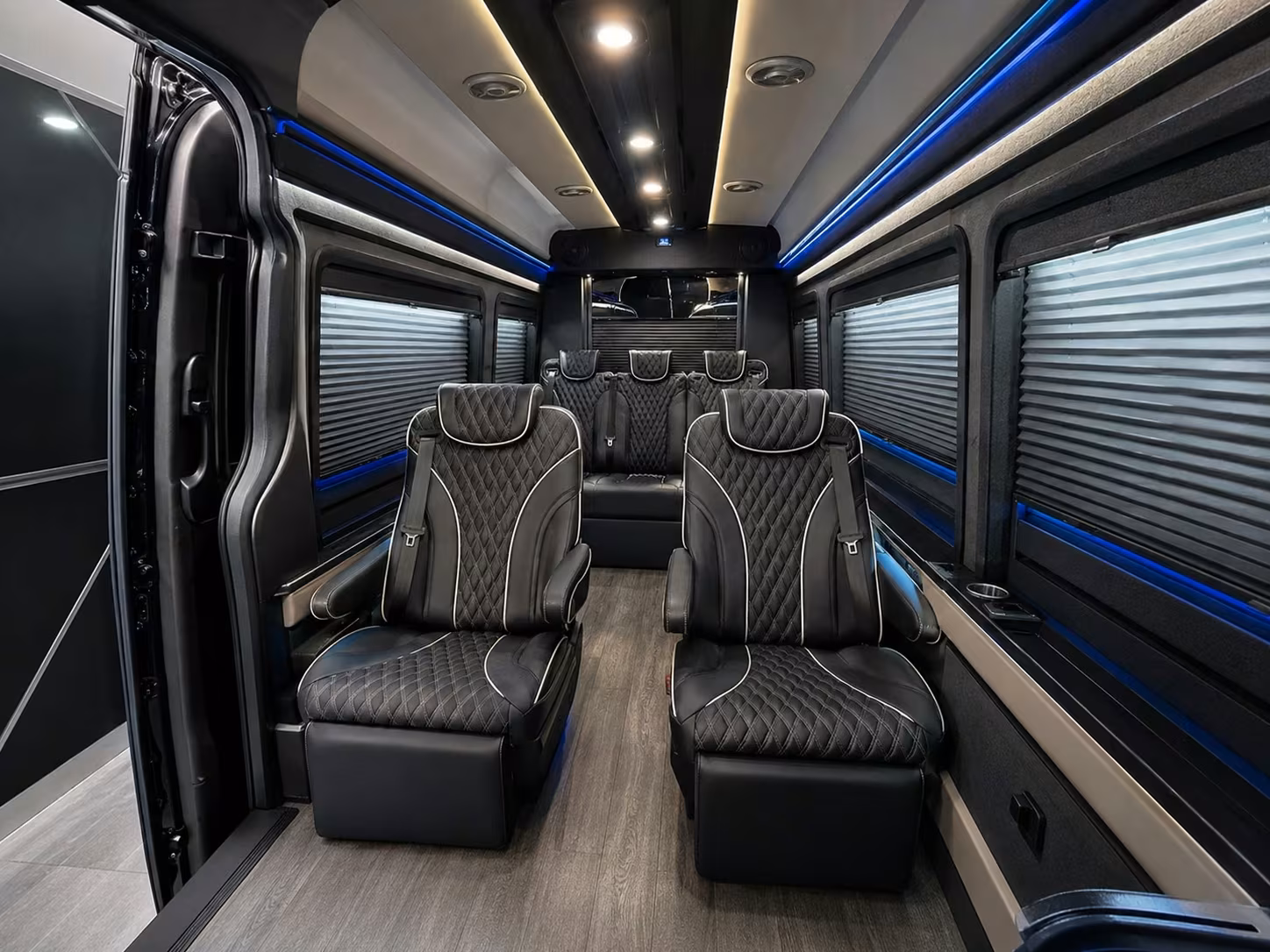 corporate airport shuttle buses in pueblo