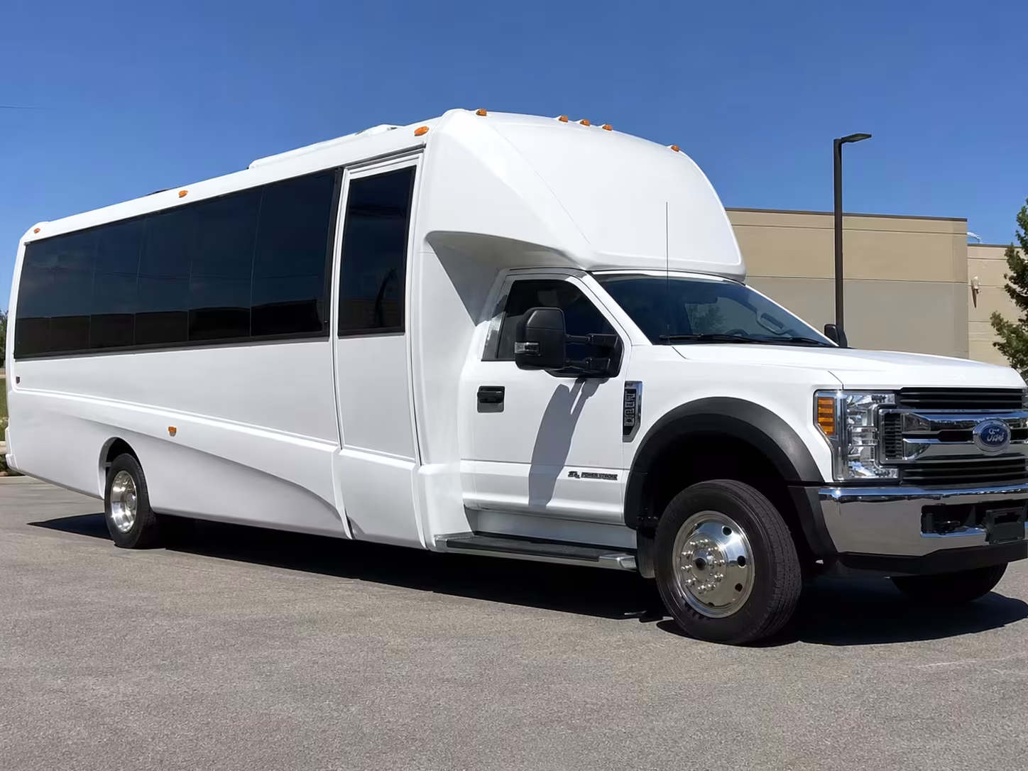 pueblo minibus rentals to stargazers theatre and colorado springs